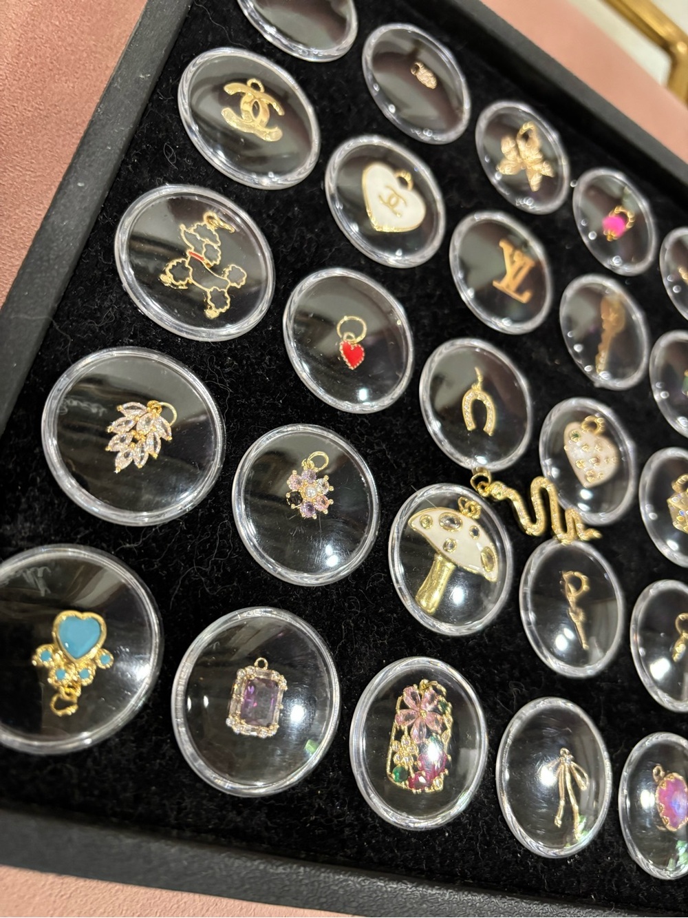 Designer charms and more. 51 pieces - Picture 6 of 10